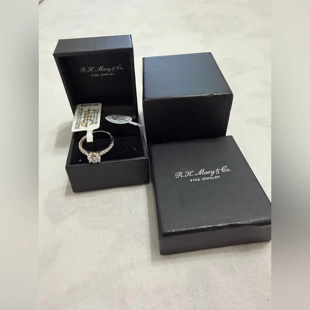 MACY’S 14 KARATS RHODIUM PLATED ROUND CUT RING - Picture 5 of 13